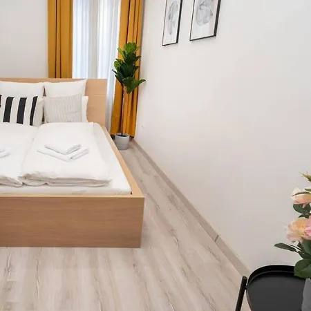 Very Extra Large Brand New Aircon * Budapeszt