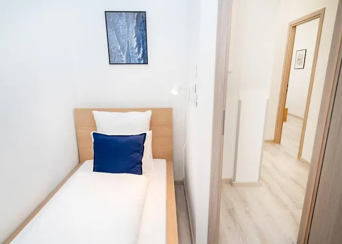 Very Extra Large Brand New Aircon Apartament *