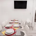 Very Extra Large Brand New Aircon 아파트