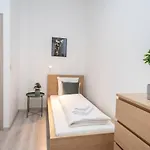 Very Extra Large Brand New Aircon 부다페스트