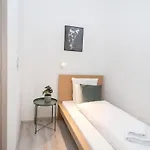 아파트 Very Extra Large Brand New Aircon *
