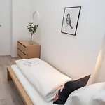 Very Extra Large Brand New Aircon 아파트 *